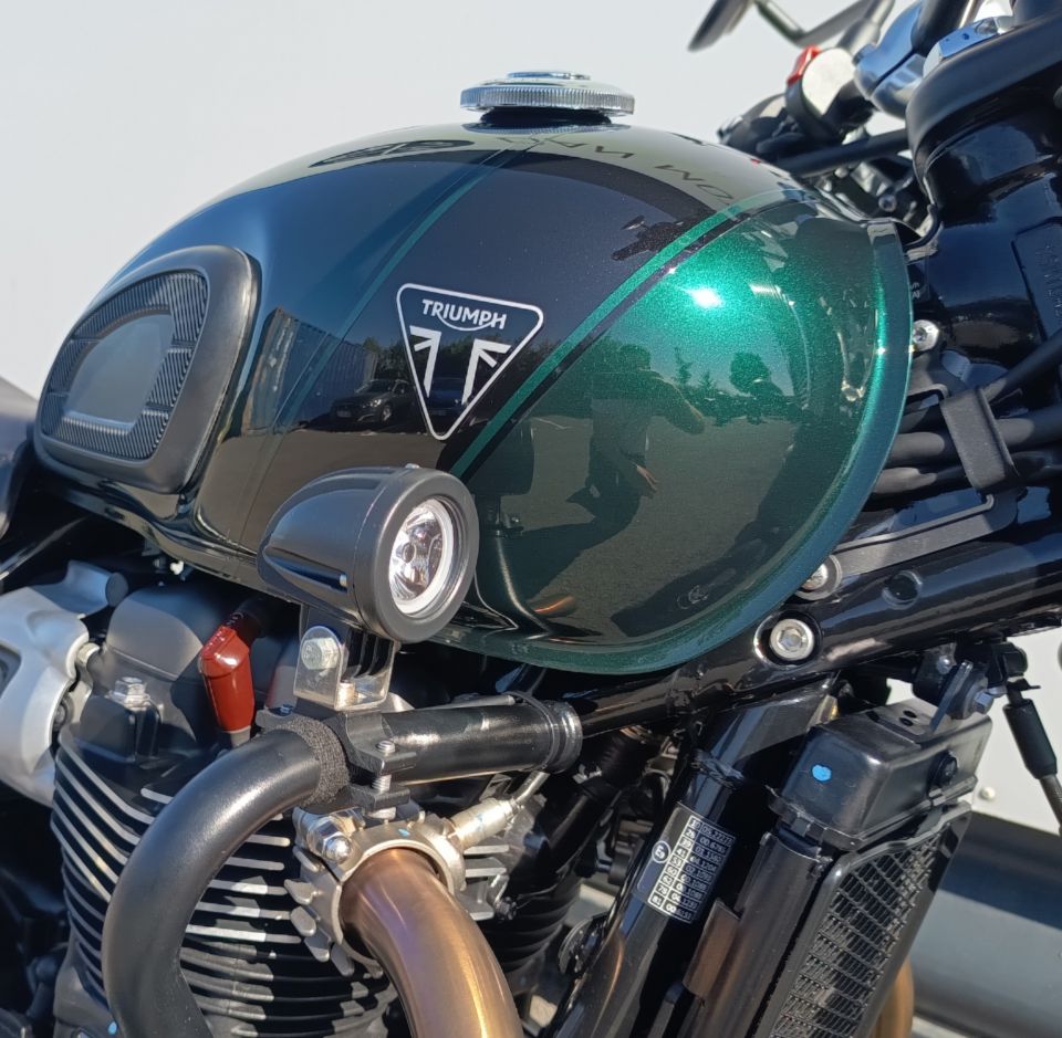 TRIUMPH SPEED TWIN 900 4