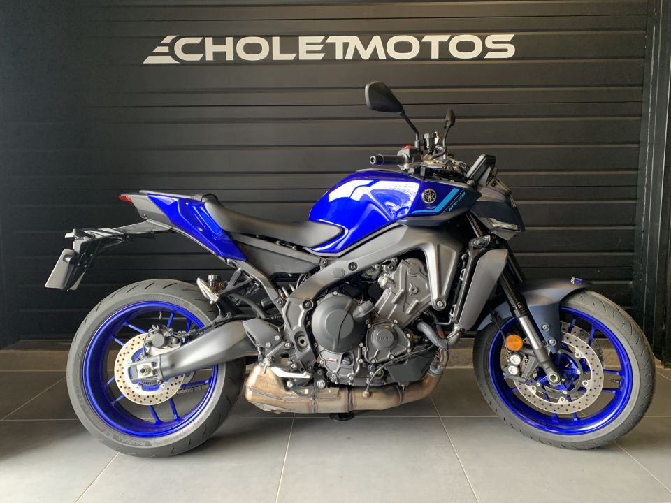 YAMAHA MT-09 4