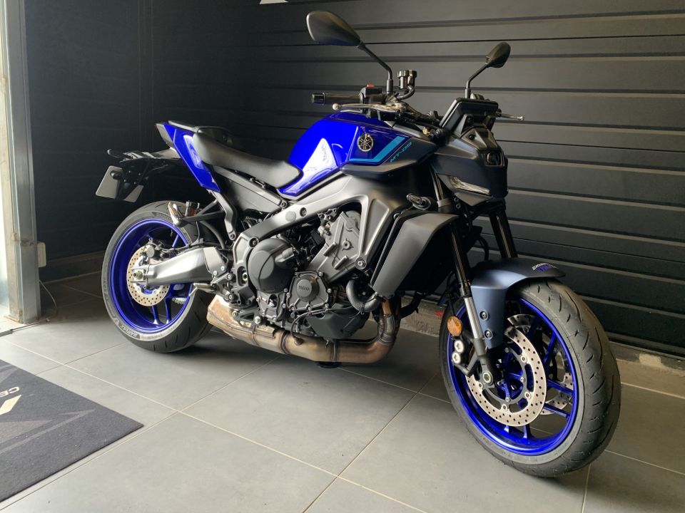 YAMAHA MT-09 4