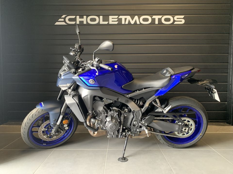 YAMAHA MT-09 4