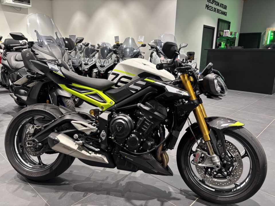 TRIUMPH STREET TRIPLE 765 4