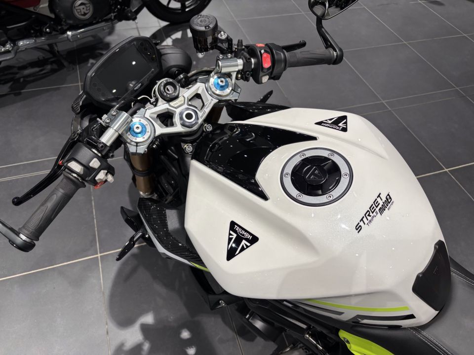 TRIUMPH STREET TRIPLE 765 4