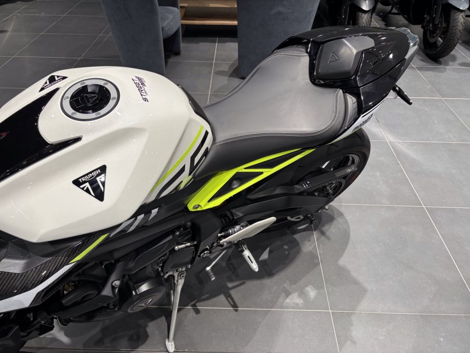 TRIUMPH STREET TRIPLE 765 4