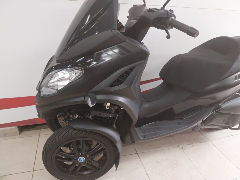 PIAGGIO MP3 300 HPE SPORT 4