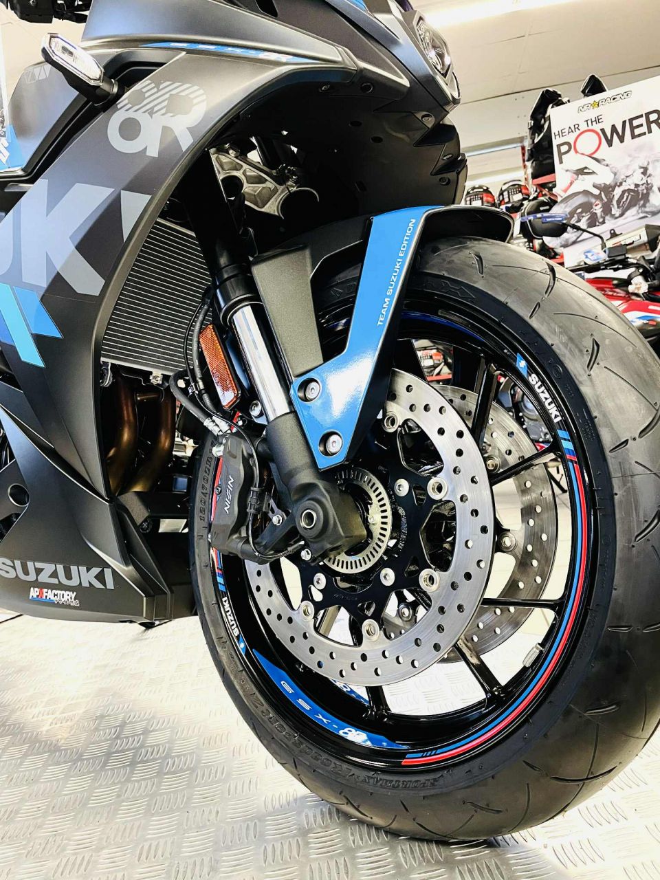 SUZUKI GSX-8R 4