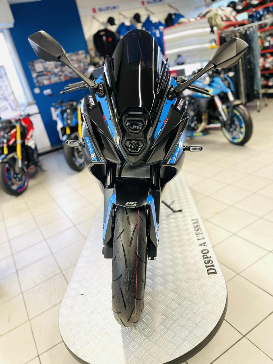 SUZUKI GSX-8R 4