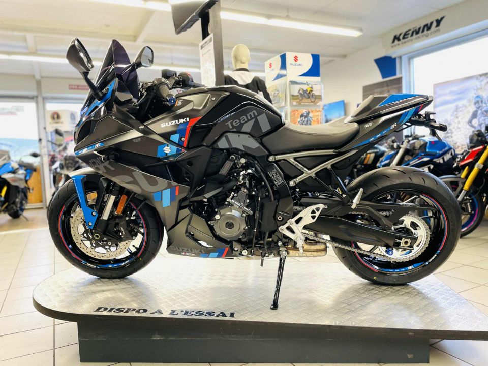 SUZUKI GSX-8R 4