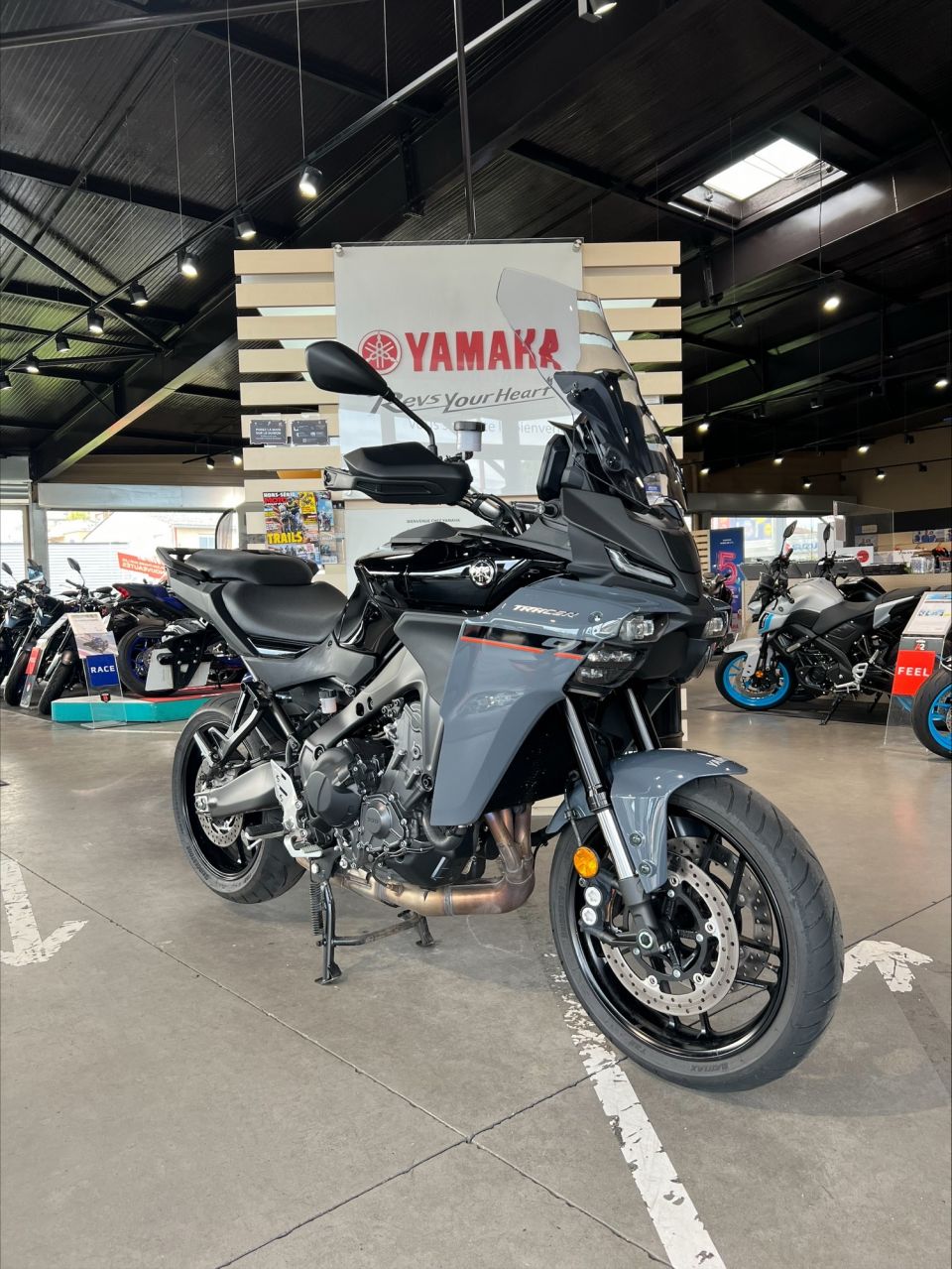 YAMAHA TRACER 9 4