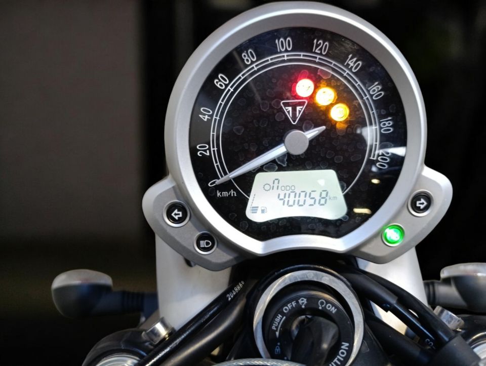 TRIUMPH STREET TWIN  900 4