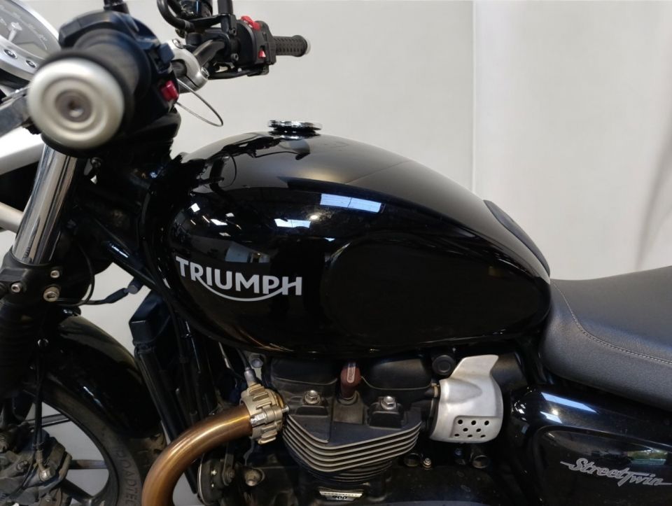 TRIUMPH STREET TWIN  900 4