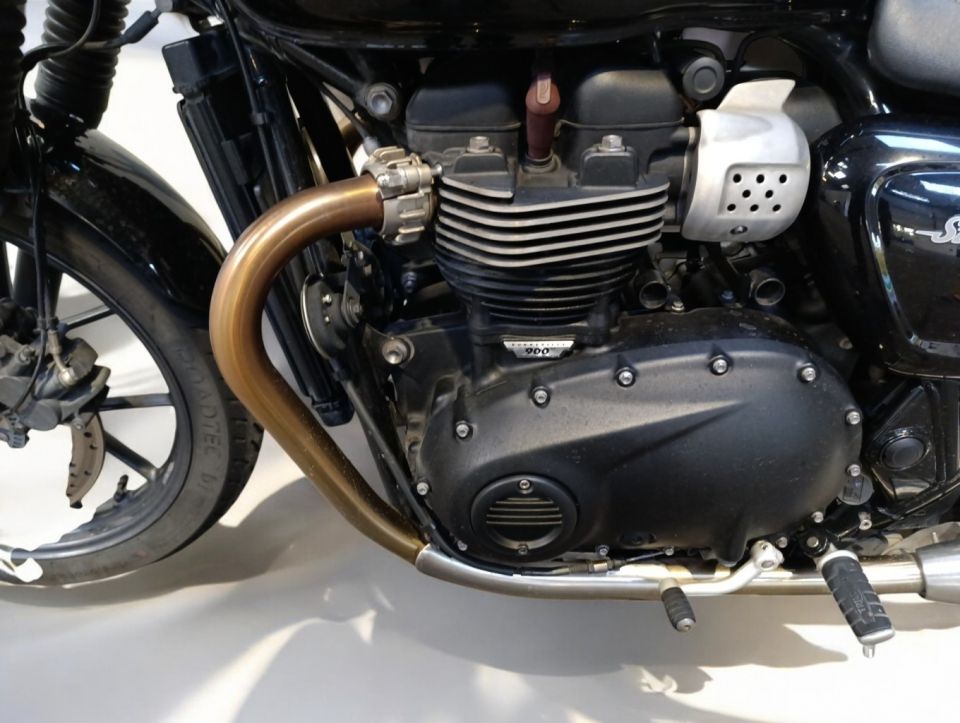 TRIUMPH STREET TWIN  900 4