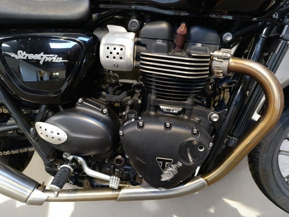 TRIUMPH STREET TWIN  900 4