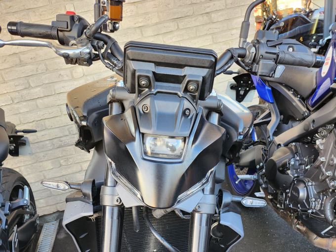 YAMAHA MT-09 4