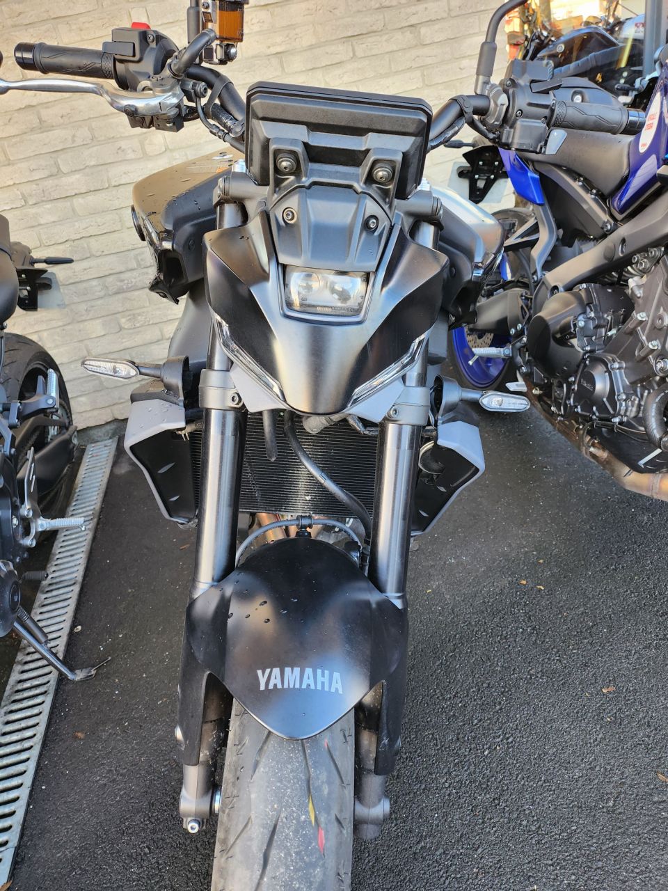 YAMAHA MT-09 4
