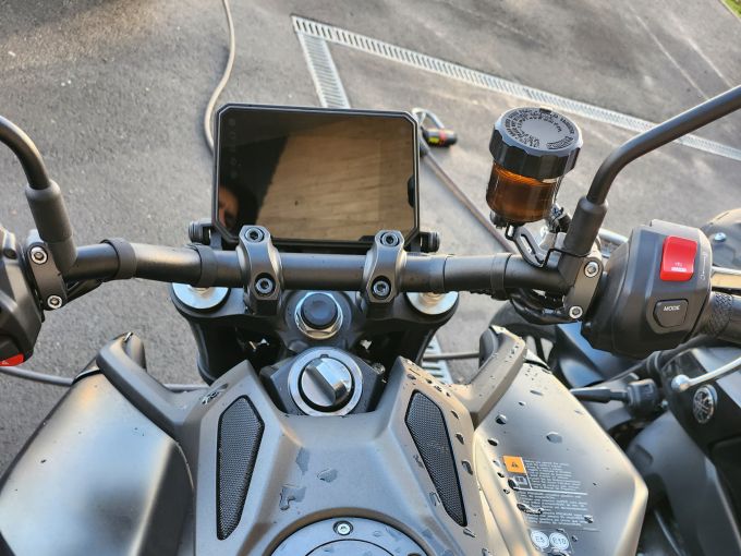 YAMAHA MT-09 4