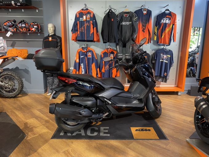 YAMAHA X-MAX 400 4