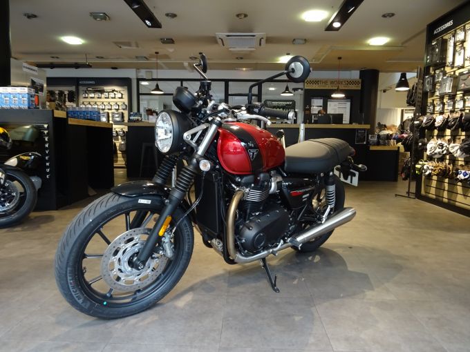 TRIUMPH SPEED TWIN 900 4