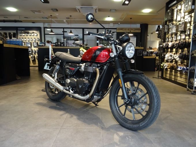 TRIUMPH SPEED TWIN 900 4