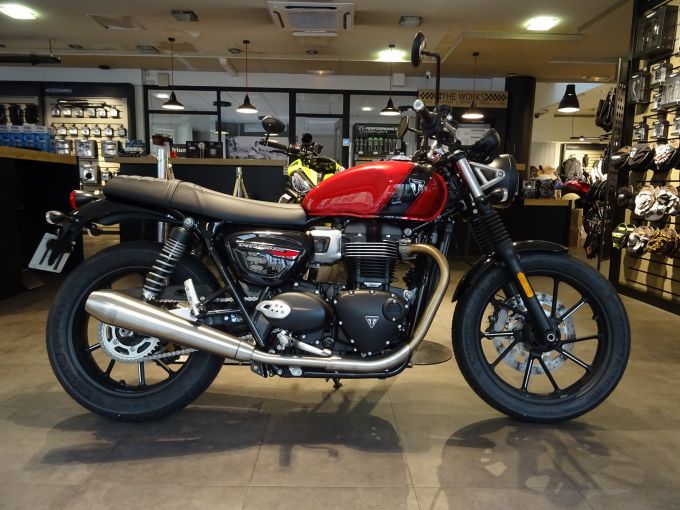 TRIUMPH SPEED TWIN 900 4