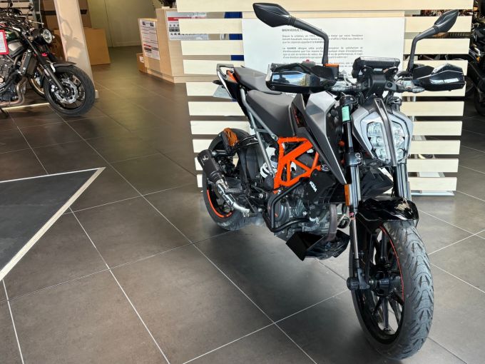 KTM 125 DUKE ABS 4