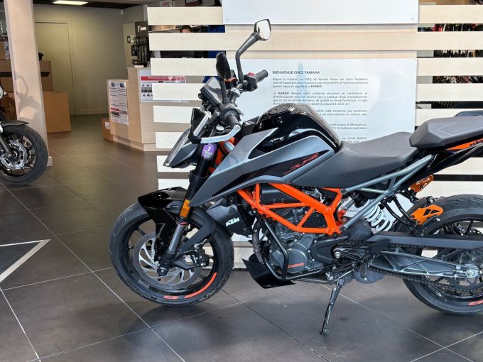 KTM 125 DUKE ABS 4
