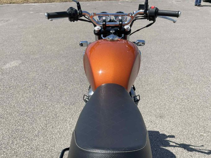 ROYAL ENFIELD INTERCEPTOR 4