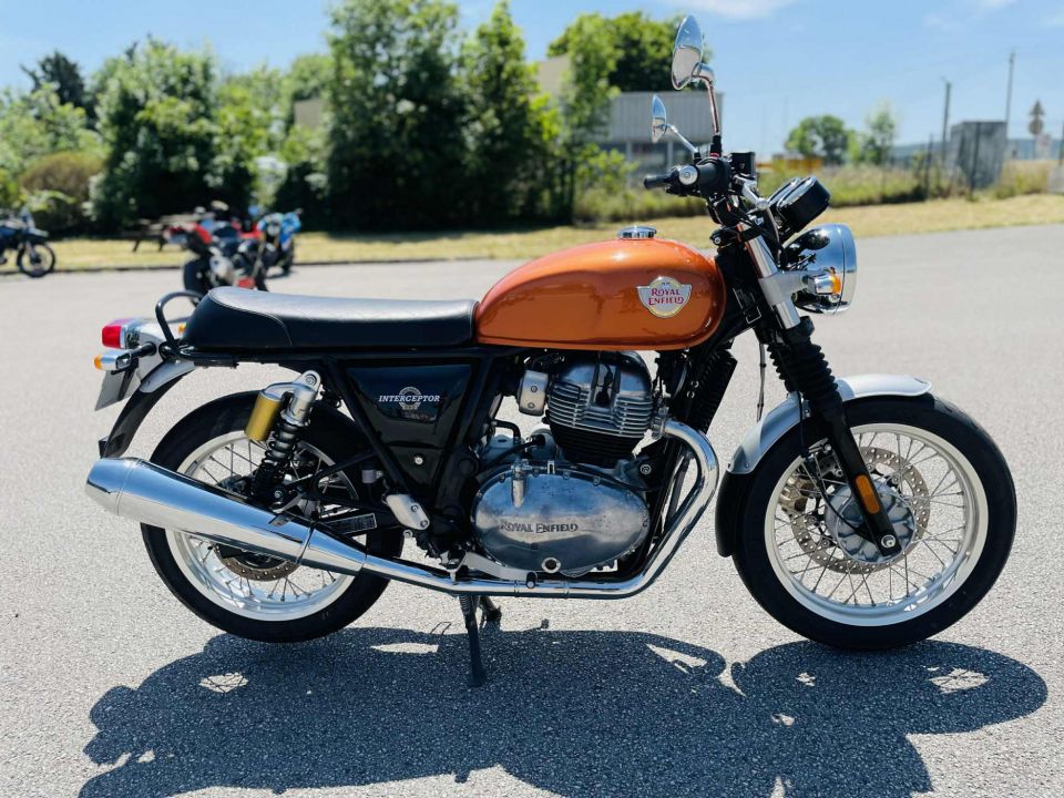 ROYAL ENFIELD INTERCEPTOR 4