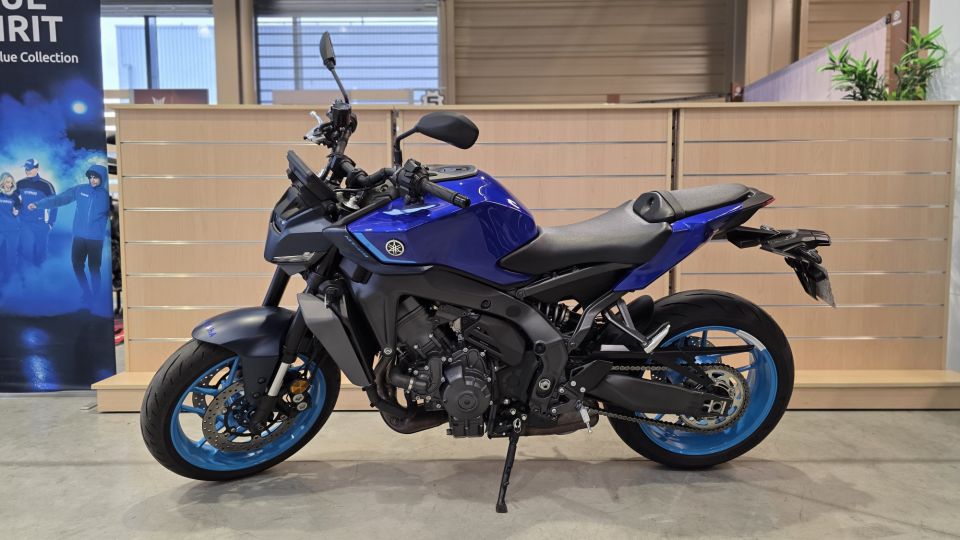 YAMAHA MT-09  Y-AMT 4