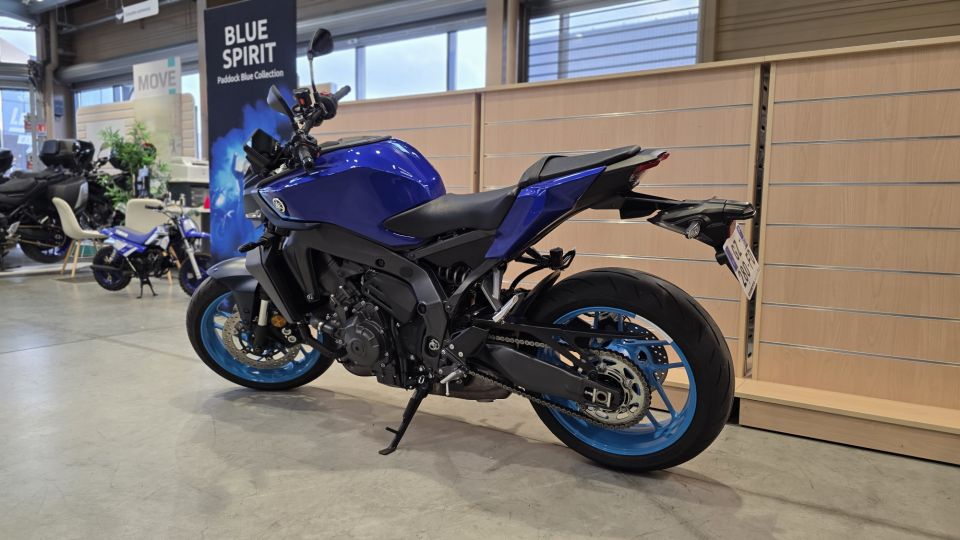 YAMAHA MT-09  Y-AMT 4