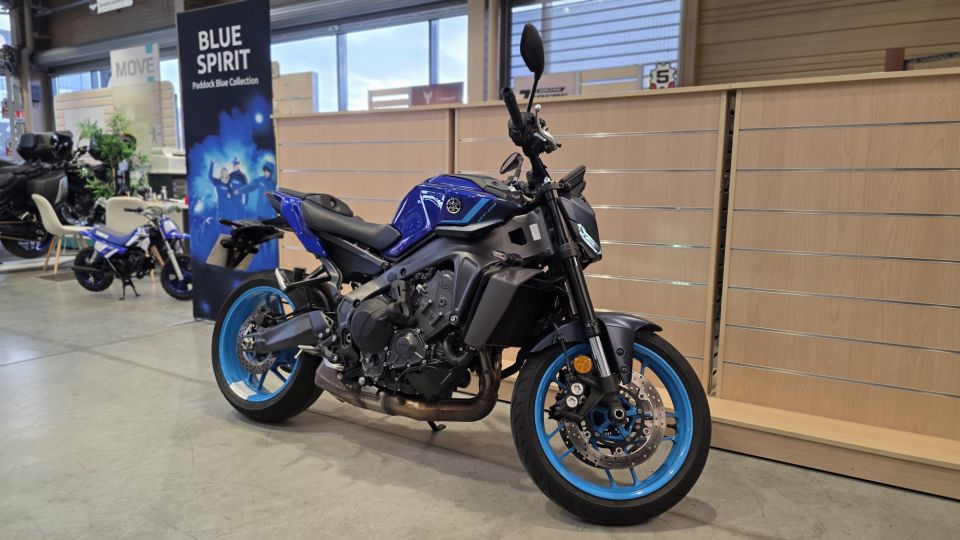 YAMAHA MT-09  Y-AMT 4