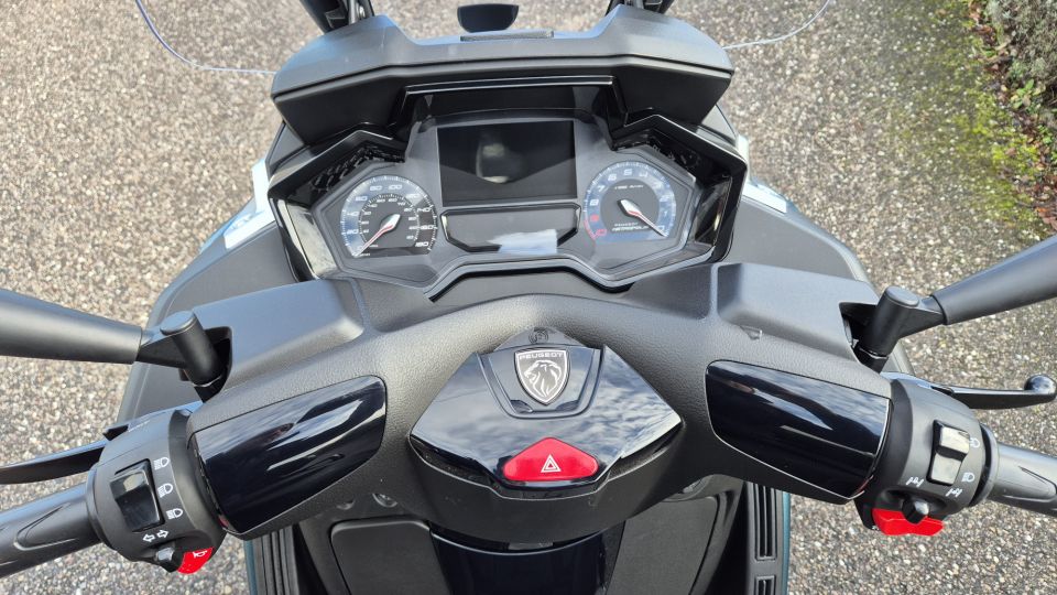 PEUGEOT METROPOLIS 400 SW 4