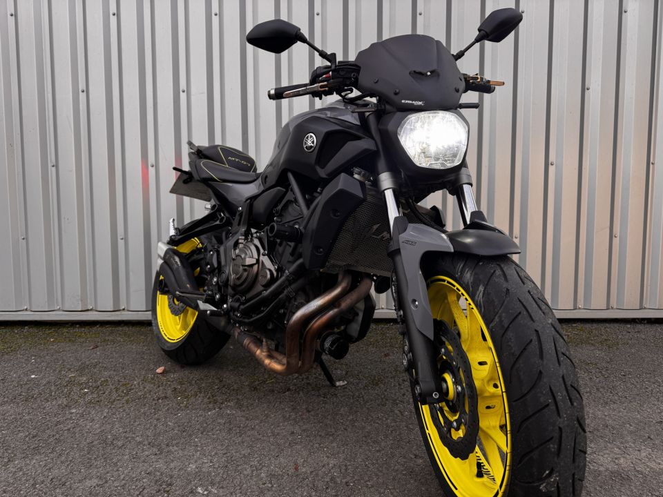 YAMAHA MT-07 (47.5CV) 4
