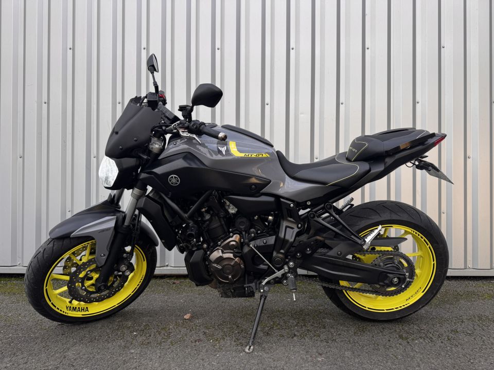 YAMAHA MT-07 (47.5CV) 4