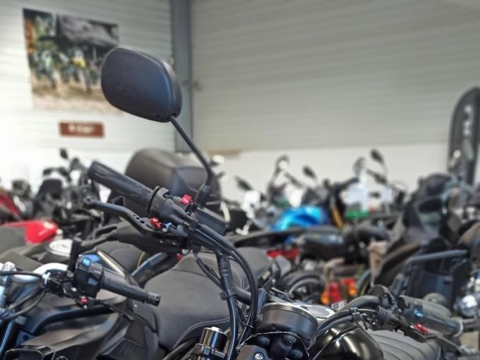 YAMAHA XSR 125 4