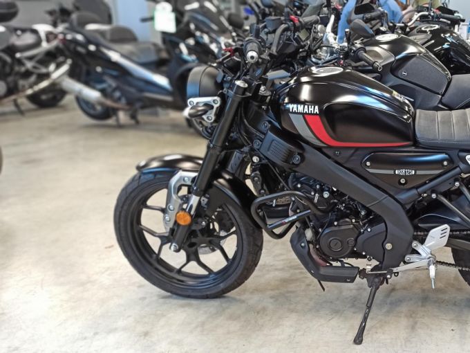 YAMAHA XSR 125 4