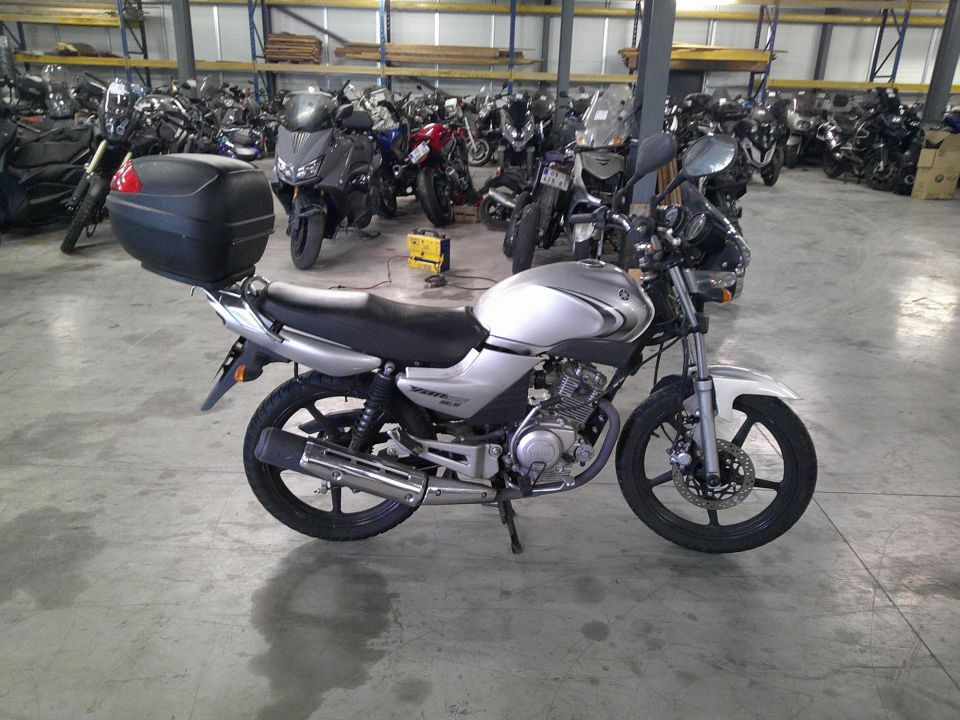 YAMAHA YBR 125 4