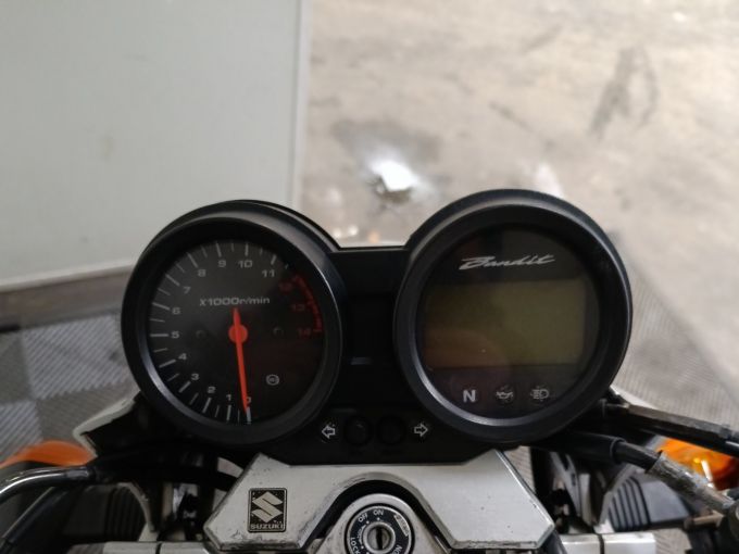 SUZUKI GSF 650 N BANDIT 4