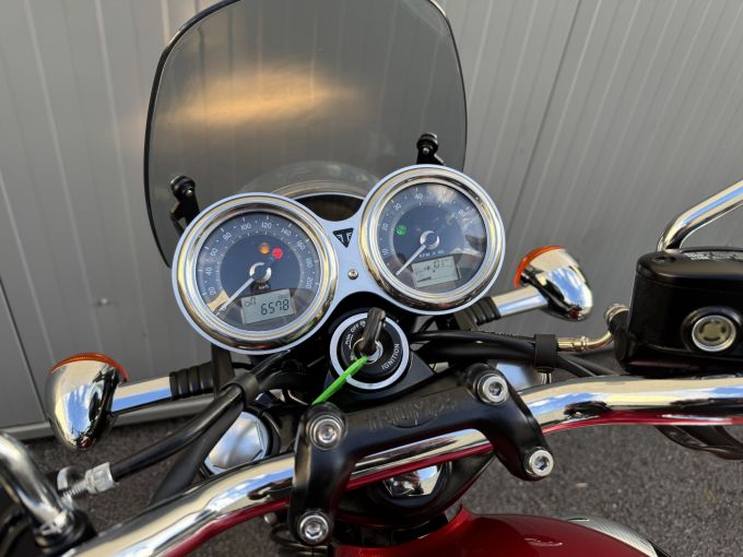 TRIUMPH BONNEVILLE T100 900 4