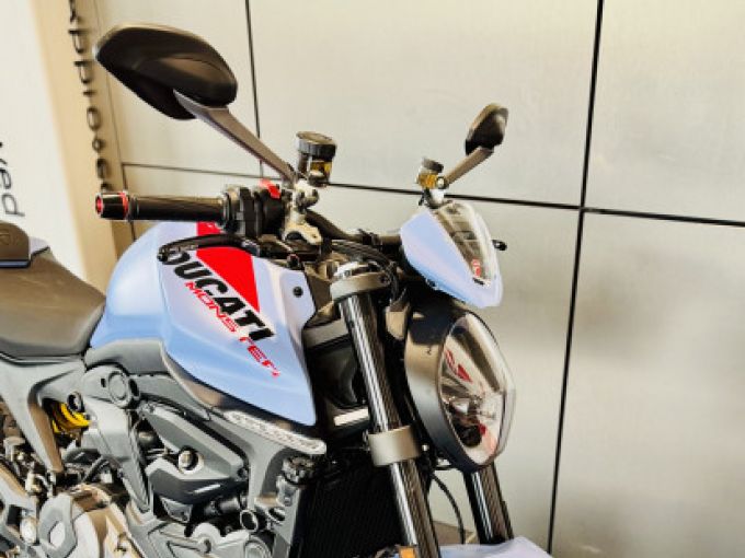 DUCATI MONSTER + 937 4