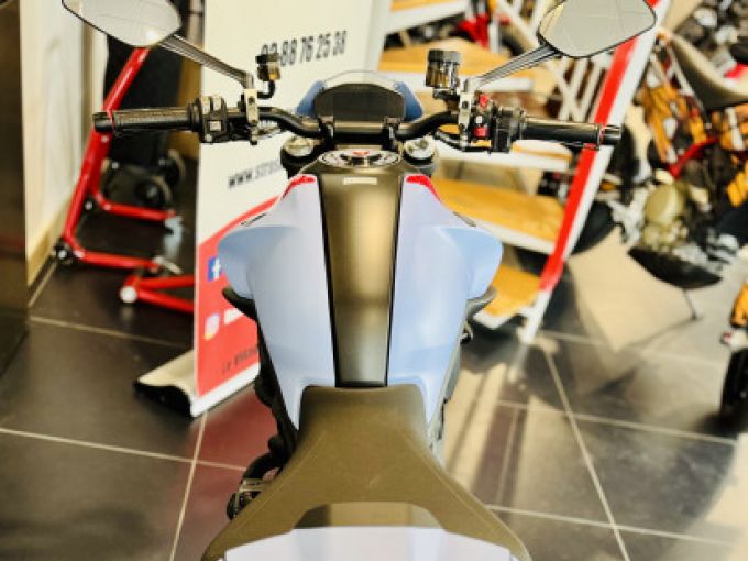 DUCATI MONSTER + 937 4