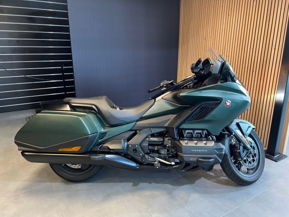 HONDA GOLDWING BAGGER DCT 4