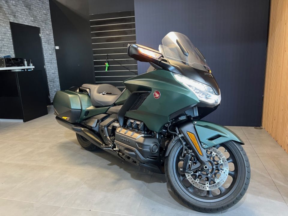 HONDA GOLDWING BAGGER DCT 4