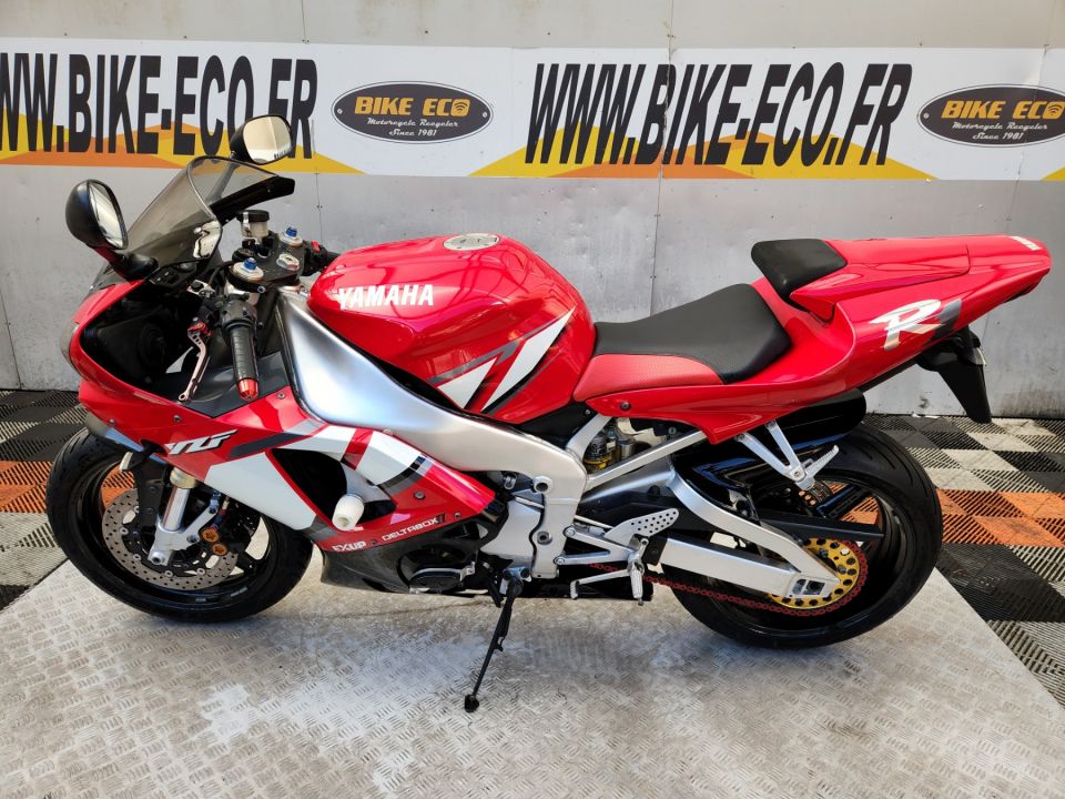 YAMAHA YZF 1000 R1 4