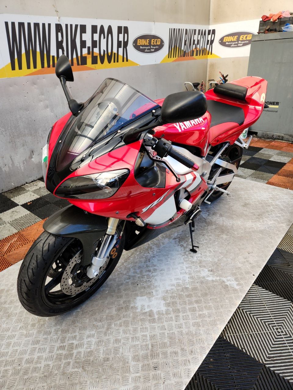 YAMAHA YZF 1000 R1 4