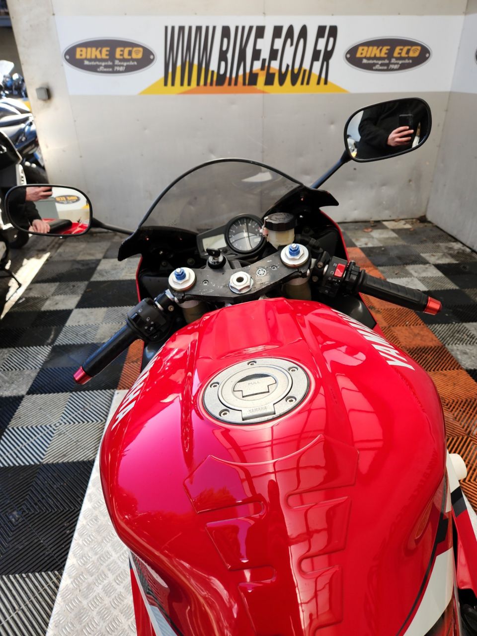 YAMAHA YZF 1000 R1 4