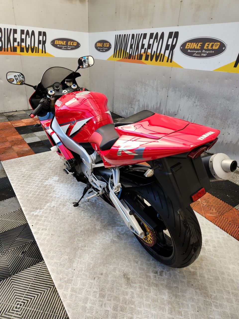 YAMAHA YZF 1000 R1 4