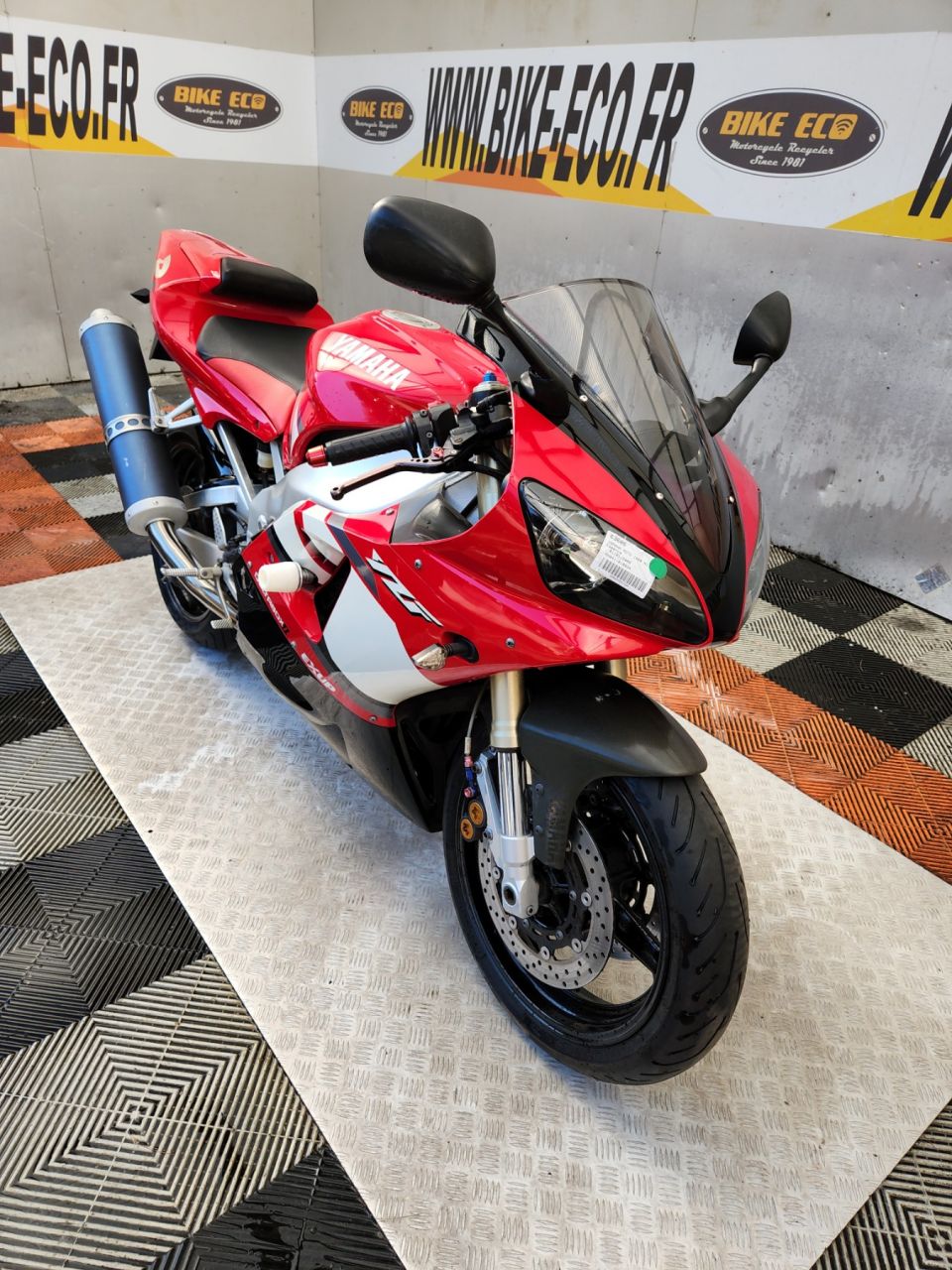 YAMAHA YZF 1000 R1 4