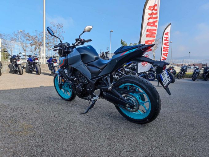 YAMAHA MT-03 4