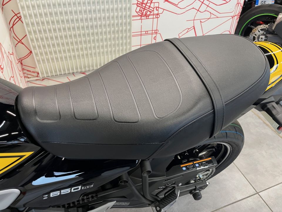 KAWASAKI Z 650 RS 4