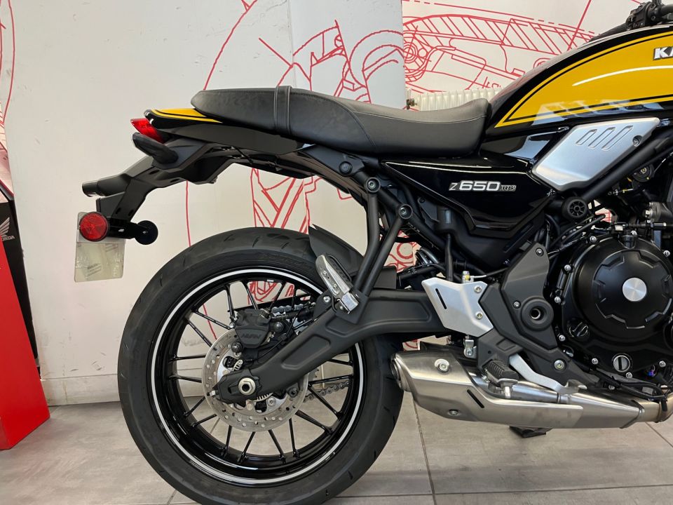 KAWASAKI Z 650 RS 4